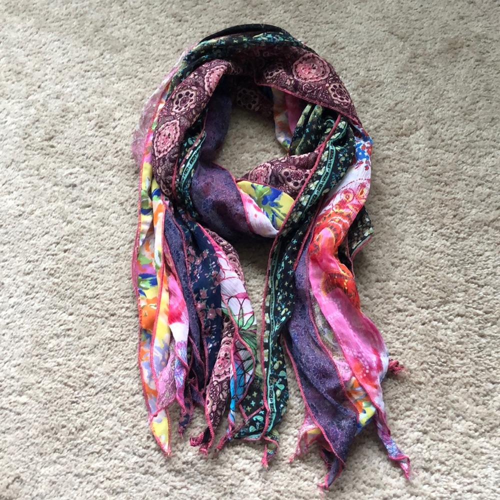 Patterned scarf!